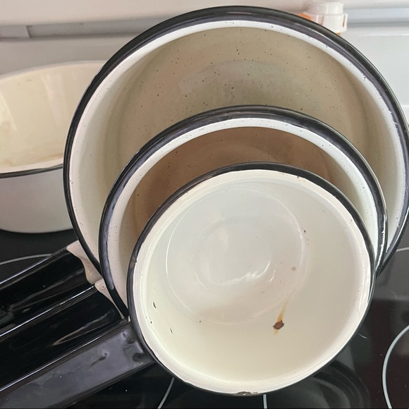 Vintage pots and bowl. - Picture 1 of 10